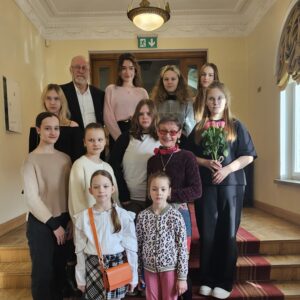 Открытие весенней выставки «Цветы» детских художественных студий «ARTEC» и «5+5»