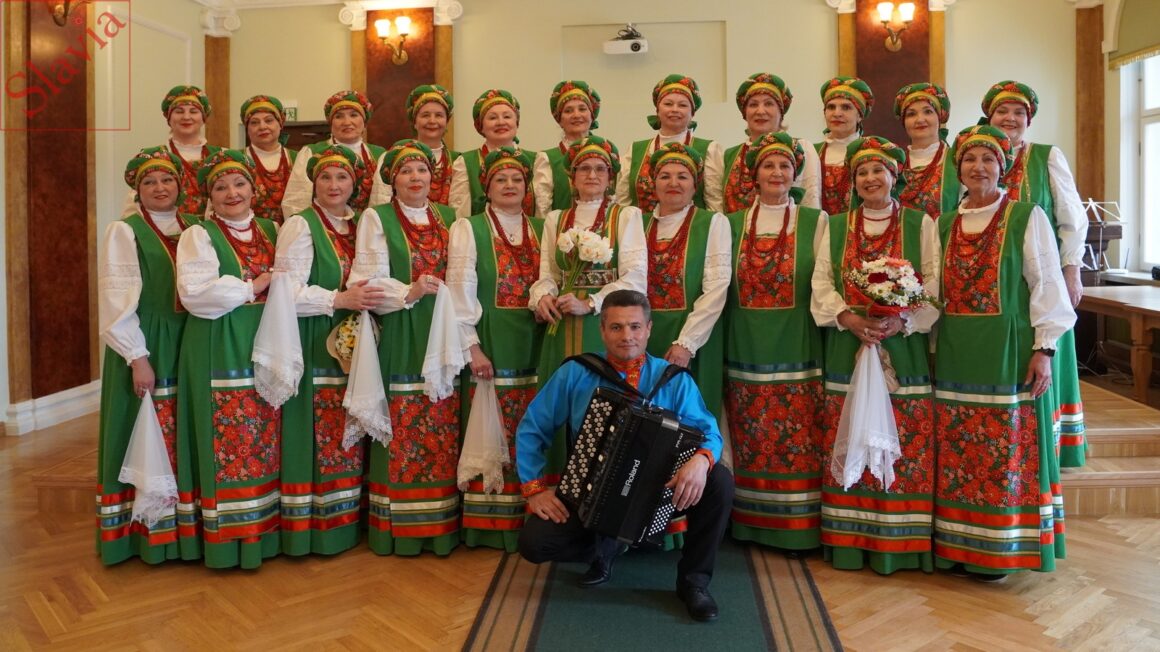 Концерт хора русской народной песни «Сударушки» «Песни в подарок»